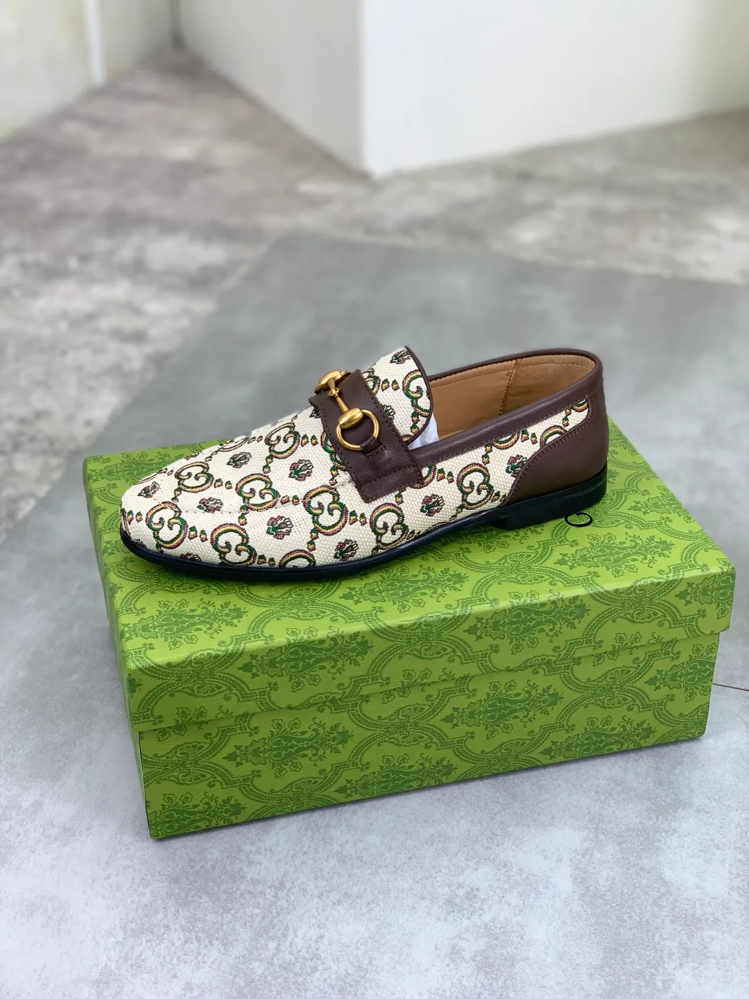 Men's Men's Shoes💰P580💰【New Style】Water-dyed Niuli Gucci's most popular selection of lazy slip-on leather shoes (Gucci) official website latest Gucci lazy leather shoes, hot style 💥 simple and elegant style, exclusive for trendy men. Unique official website latest brand original double G embossing Elements 👑 Original Gucci decoration, fashionable and elegant, fabric original calfskin ✅ fully imported first-layer cowhide lining, official website designated wear-resistant, rubber business outsole, classic model taken at the counter in real life 🎬38-44 black brown optional